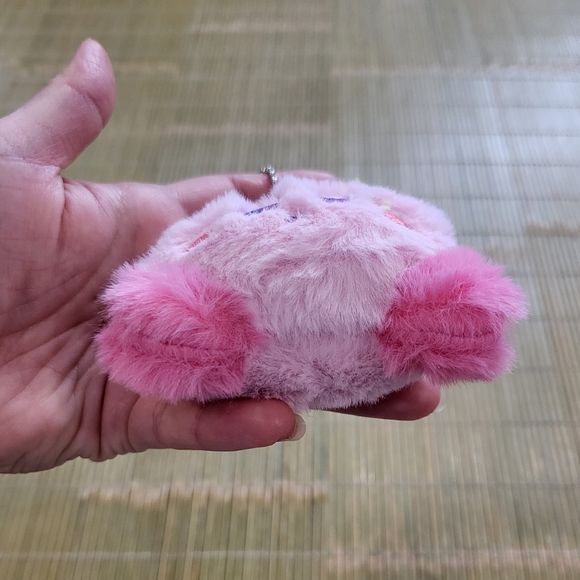 Kirby Plush Keychain Charm - Picture 4 of 6